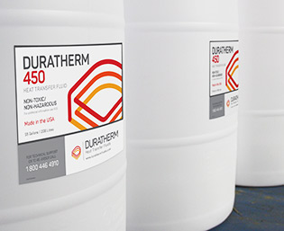 Fusti di fluido termico atossico Duratherm 450 per processi di riscaldamento e raffreddamento.